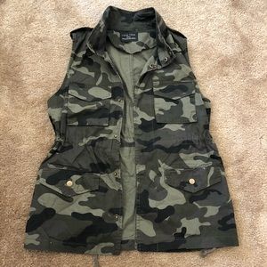 Camo utility vest